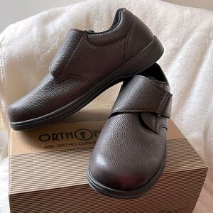 Orthofeet men’s size 12 X-wide Broadway Hook & Loop shoes. Worn once. With box.